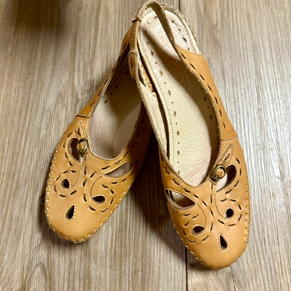 PIKOLINOS Tan Cutout Slingback Flats - Picture 2 of 8